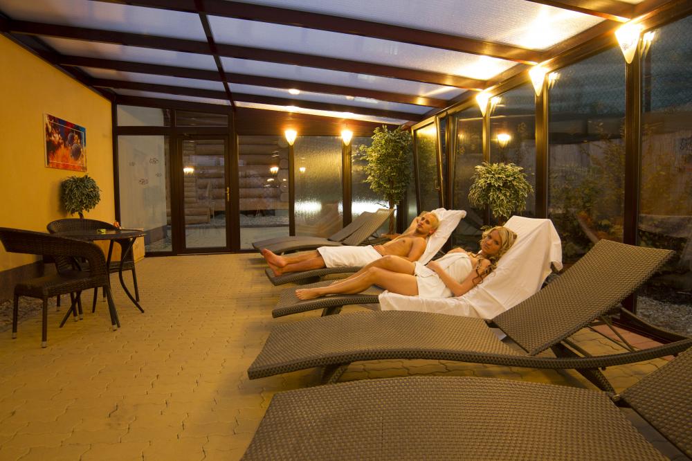 relaxační zóna ve wellness u sauny z kanadského srubu
